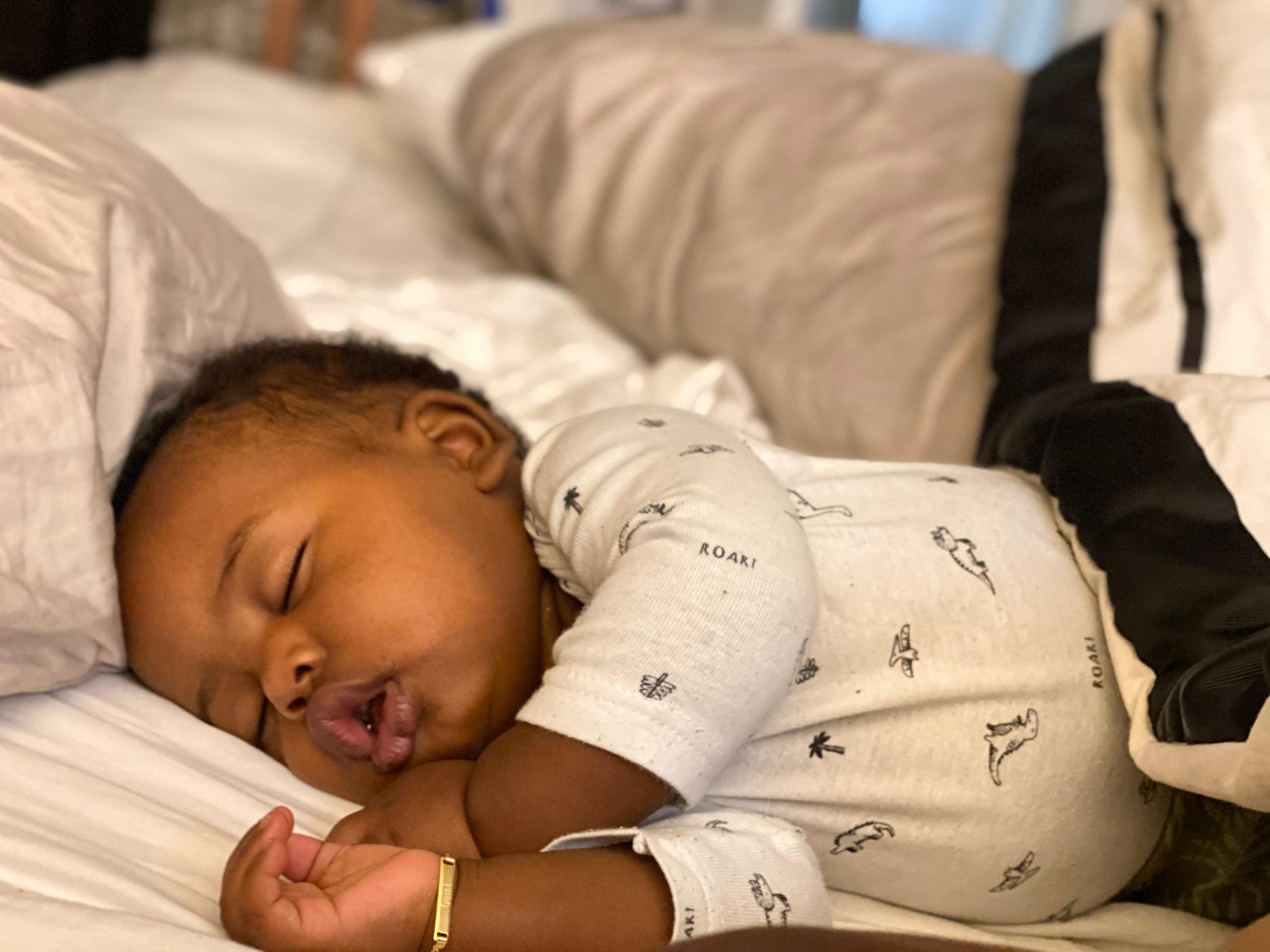6 month old baby sleeping through the night in Batelle Sleep School | Batelle